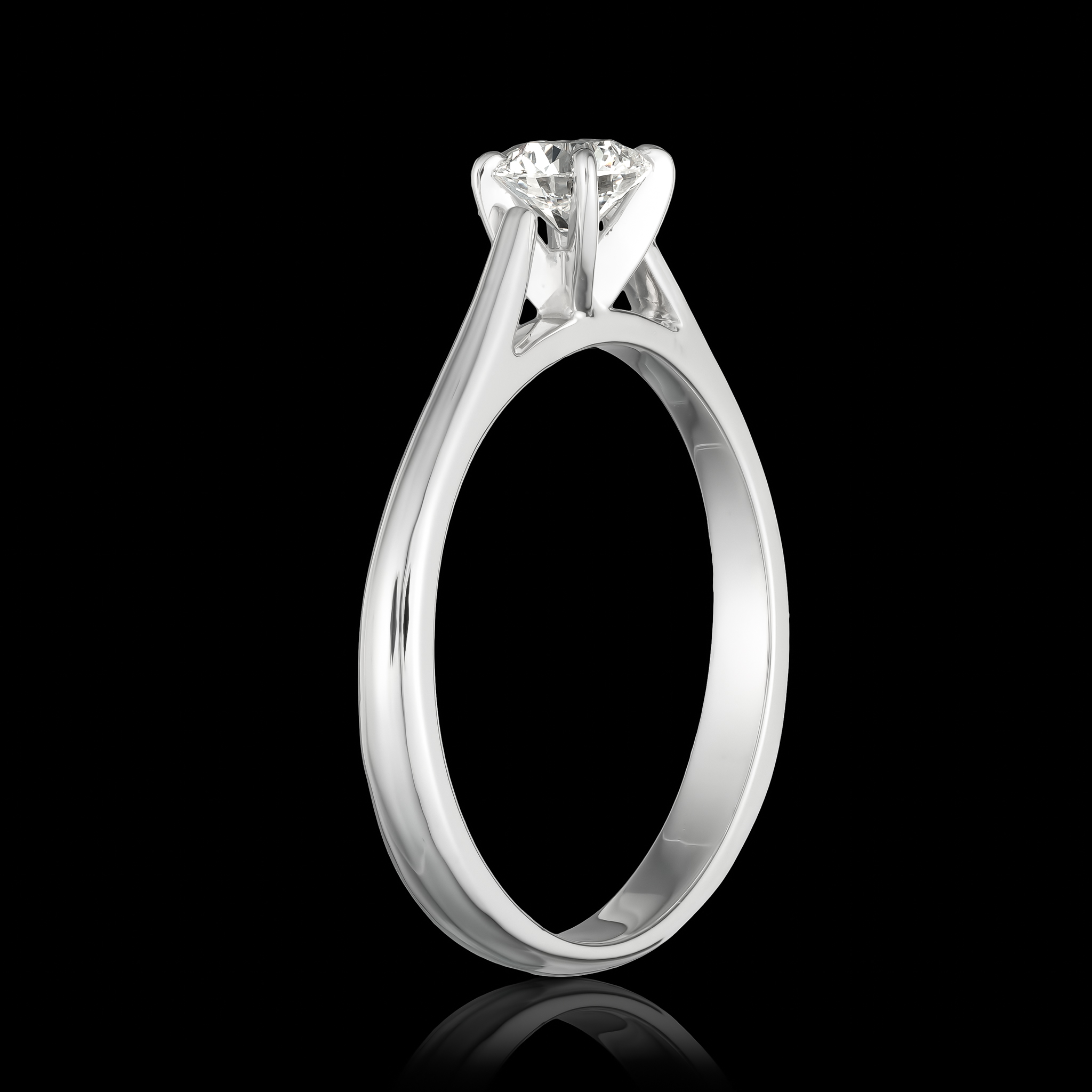 טבעת אירוסין בזהב לבן 14K משובצת יהלום