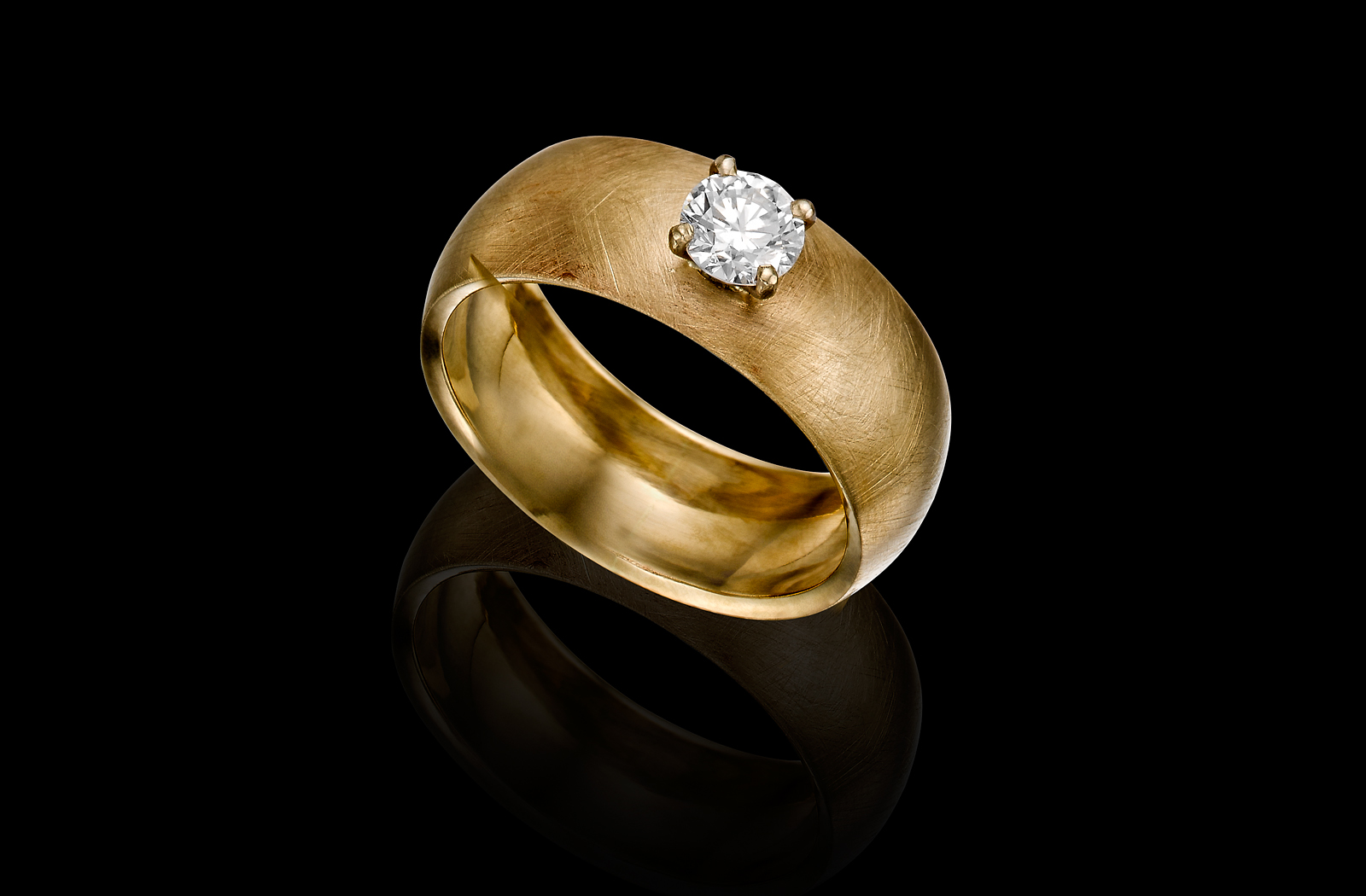 טבעת אירוסין קלאסית בזהב לבן שמפנייה 18K משובצת יהלום