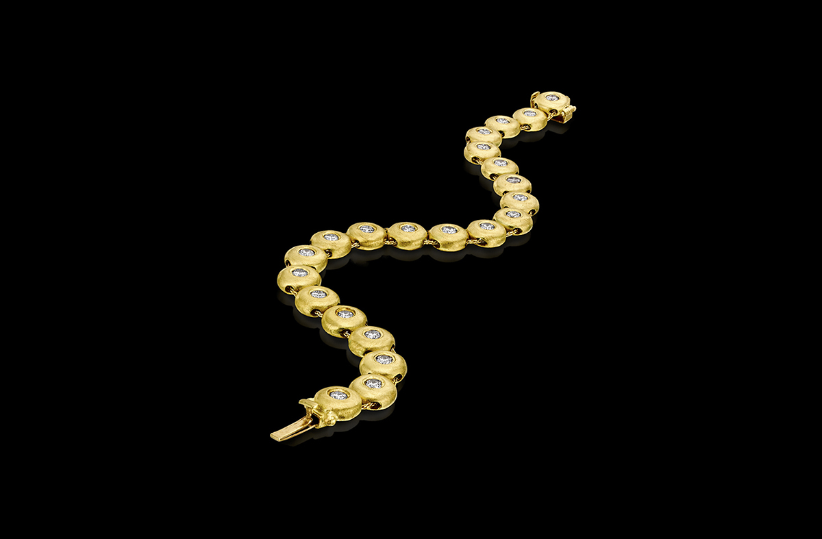 צמיד טניס ייחודי בזהב צהוב 18K משובץ יהלומים